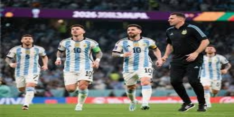 战术前瞻：防守反击与中场创造力的结合- 多宝体育