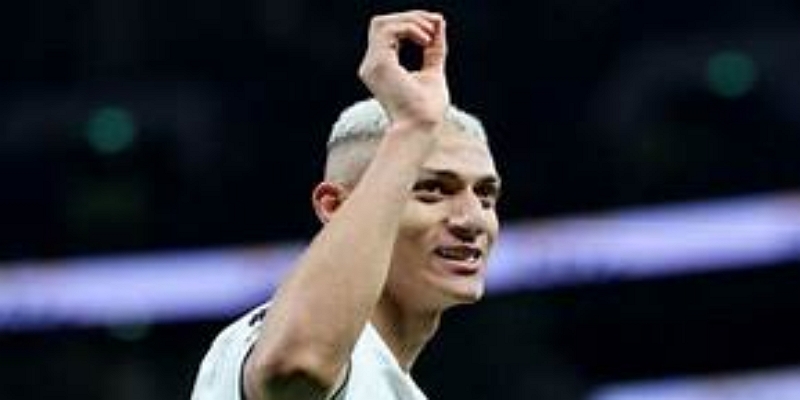 多宝体育回顾争议转会：从高价质疑到现实回报的逆转-多宝体育